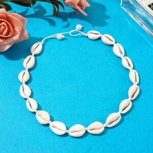 NWOT SHELL Necklace